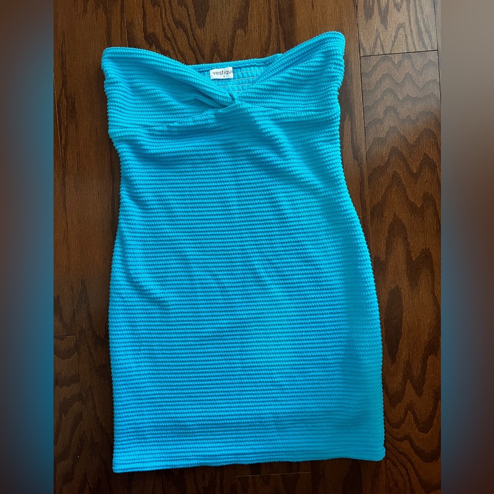 Vestique strapless blue mini dress. Size large.
